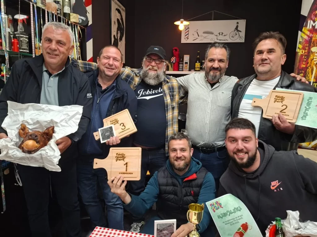Zet iz Zelenog kuta opet pomeo konkurenciju: Dino Stiščak obranio titulu na Kobasijadi u Grabriku i kući ponovno nosi pehar i slavu koja ide uz njega